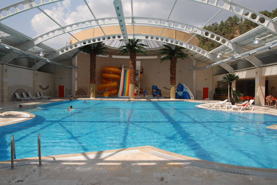 Gediz Kaplıcaları termal havuzu